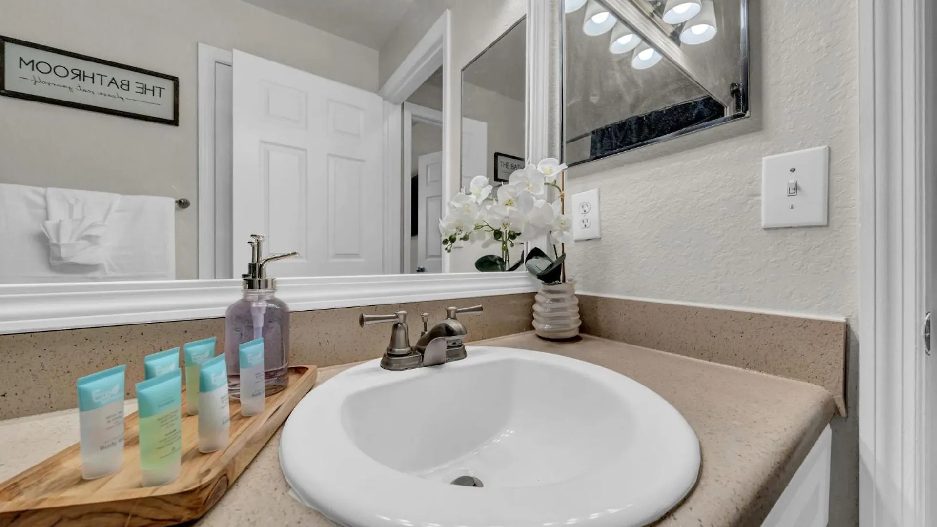 Oasis 2Br2Ba- Minutes To Airport & Westchase #8 Apartment Tampa